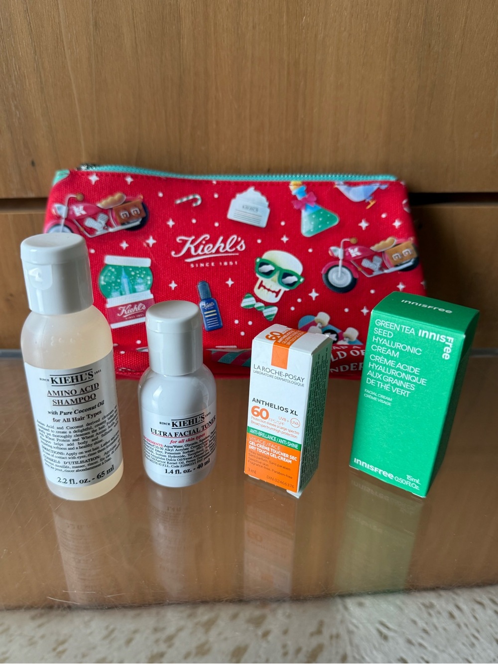NWOT Kiehl's Red Holiday Cosmetic Travel Pouch with Skincare Samples